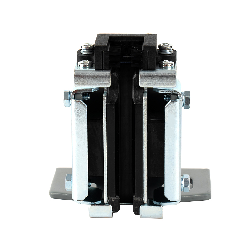 Samomazná vodicí botka výtahu